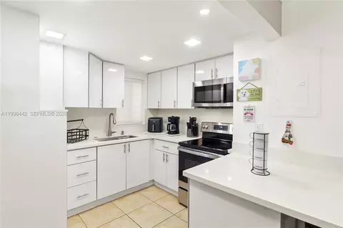 840 NW 87th Ave #405, Miami, FL 33172