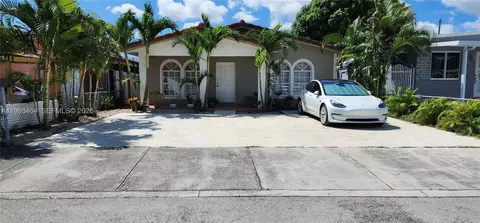 880 E 26th St, Hialeah, FL 33013