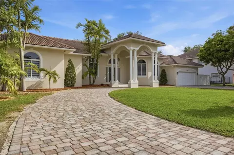 9717 SW 94th Ter, Miami, FL 33176