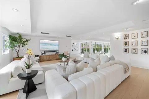 215 Palm Ave, Miami Beach, FL 33139