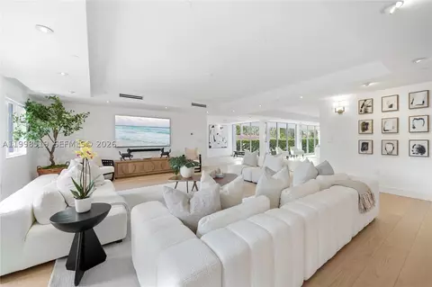 215 Palm Ave, Miami Beach, FL 33139