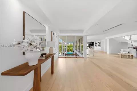 215 Palm Ave, Miami Beach, FL 33139