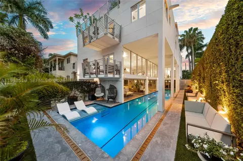 215 Palm Ave, Miami Beach, FL 33139