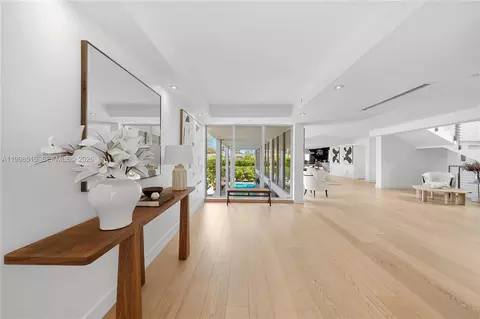 215 Palm Ave, Miami Beach, FL 33139