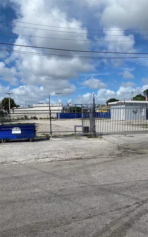 300 NW 79th St, Miami, FL 33150