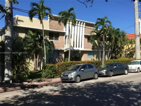 4740 Pine Tree Dr #26, Miami Beach, FL 33140