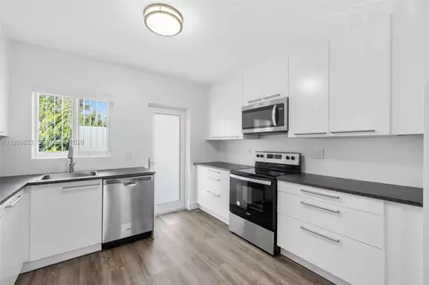 600 Layne Blvd #126, Hallandale Beach, FL 33009