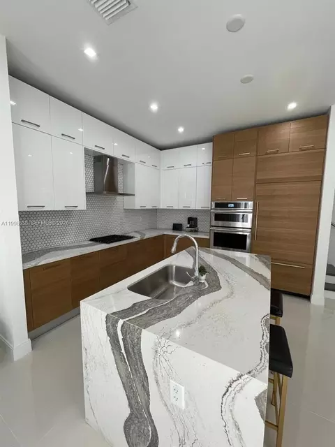 8283 NW 44th St, Doral, FL 33166