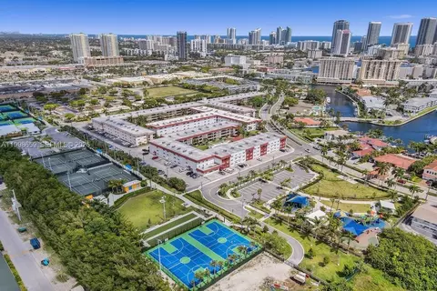 580 Egret Dr #212, Hallandale Beach, FL 33009