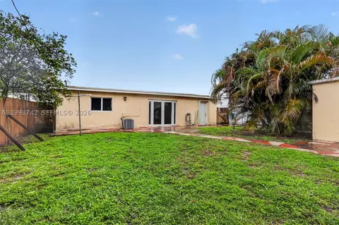 Exterior - 733 W 33rd St, Hialeah, FL 33012 photo 3 of 4