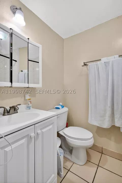 Bath - 733 W 33rd St, Hialeah, FL 33012 photo 6 of 8