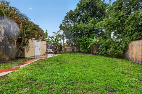 Exterior - 733 W 33rd St, Hialeah, FL 33012 photo 2 of 4