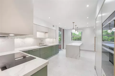 737 Crandon Blvd #301, Key Biscayne, FL 33149