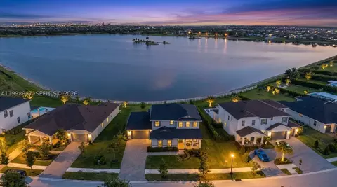 769 Hookline Cir, Loxahatchee, FL 33470