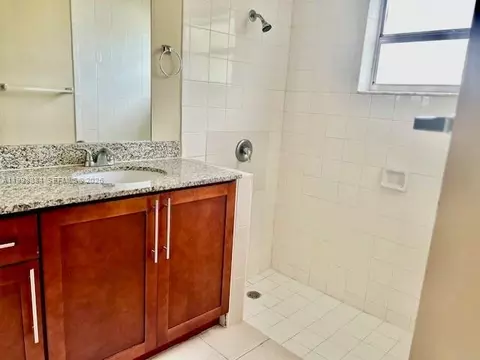 Bath - 19922 NW 67th Pl, Hialeah, FL 33015 photo 2 of 3