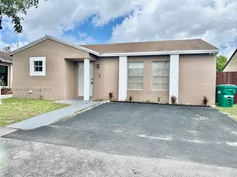19922 NW 67th Pl, Hialeah, FL 33015