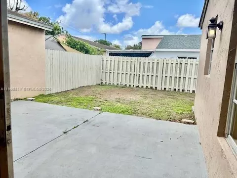 Exterior - 19922 NW 67th Pl, Hialeah, FL 33015 photo 2 of 4