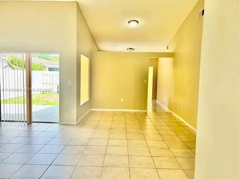 Living - 19922 NW 67th Pl, Hialeah, FL 33015 photo 2 of 2