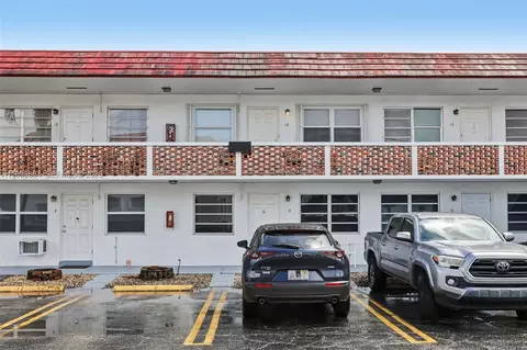 Exterior - 22 SE 3rd Ter #18, Dania Beach, FL 33004 photo 3 of 5