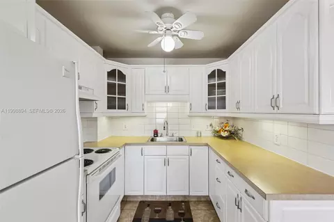 Kitchen - 22 SE 3rd Ter #18, Dania Beach, FL 33004 photo 1 of 2