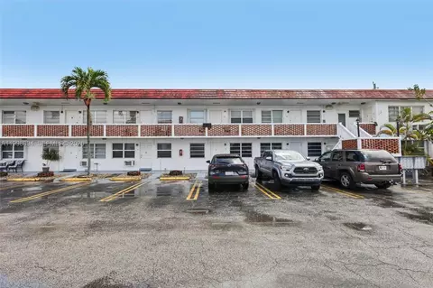 Exterior - 22 SE 3rd Ter #18, Dania Beach, FL 33004 photo 4 of 5