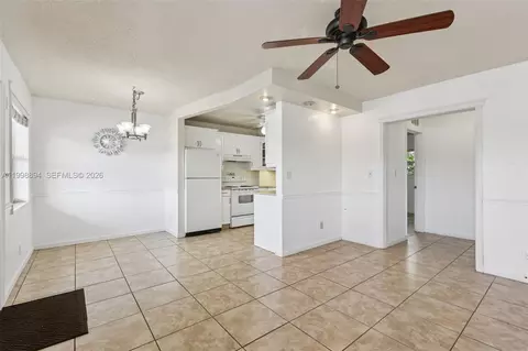 22 SE 3rd Ter #18, Dania Beach, FL 33004