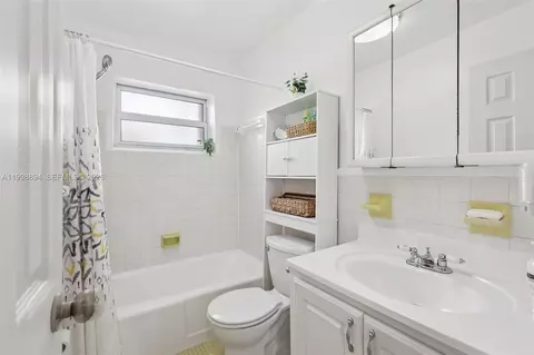 Bath - 22 SE 3rd Ter #18, Dania Beach, FL 33004 photo 1 of 1