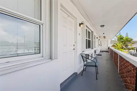 22 SE 3rd Ter #18, Dania Beach, FL 33004