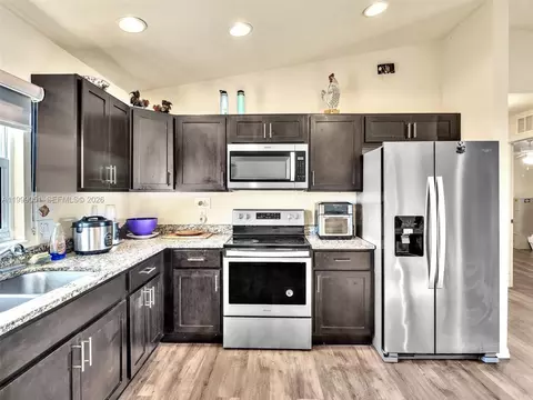 Kitchen - 9006 Abel, Labelle, FL 33935 photo 5 of 6
