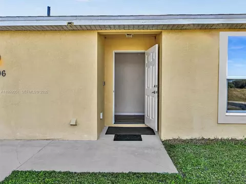 Entry Way - 9006 Abel, Labelle, FL 33935 photo 1 of 2