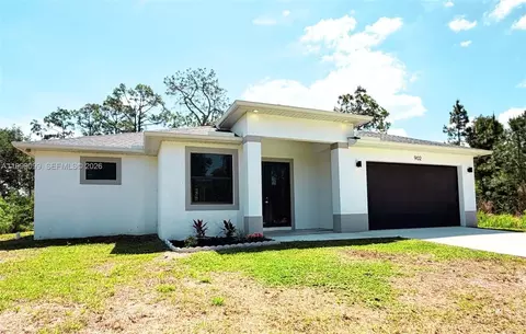 902 Magnolia Ave, Lehigh Acres, FL 33972