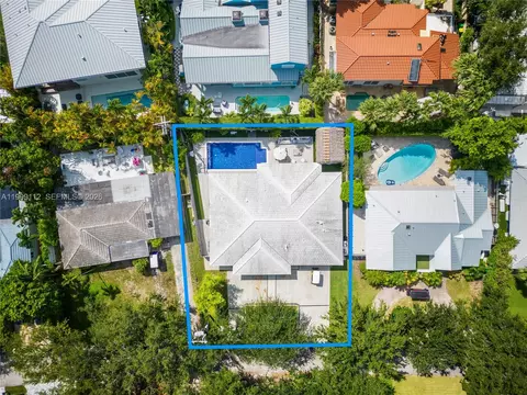 View/Area - 524 Warren Ln, Key Biscayne, FL 33149 photo 4 of 12