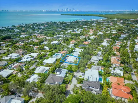 View/Area - 524 Warren Ln, Key Biscayne, FL 33149 photo 1 of 12