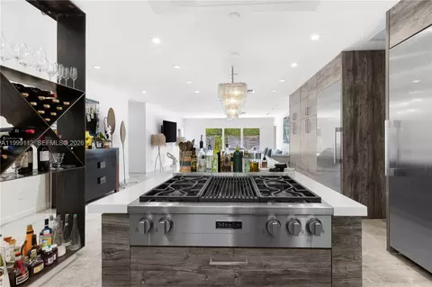 Kitchen - 524 Warren Ln, Key Biscayne, FL 33149 photo 2 of 7