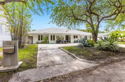 Exterior - 524 Warren Ln, Key Biscayne, FL 33149 photo 10 of 13