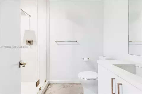 Bath - 524 Warren Ln, Key Biscayne, FL 33149 photo 6 of 6