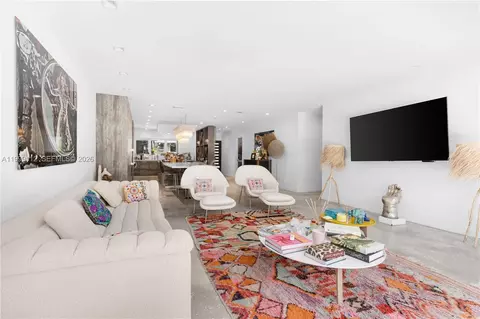 Living - 524 Warren Ln, Key Biscayne, FL 33149 photo 4 of 4