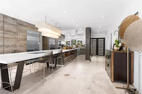 Kitchen - 524 Warren Ln, Key Biscayne, FL 33149 photo 5 of 7