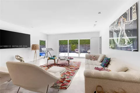 Living - 524 Warren Ln, Key Biscayne, FL 33149 photo 2 of 4