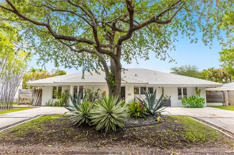 Exterior - 524 Warren Ln, Key Biscayne, FL 33149 photo 12 of 13