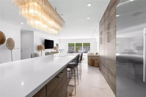 Kitchen - 524 Warren Ln, Key Biscayne, FL 33149 photo 4 of 7