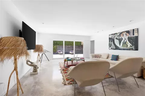 Living - 524 Warren Ln, Key Biscayne, FL 33149 photo 1 of 4