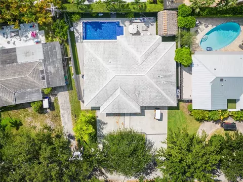 View/Area - 524 Warren Ln, Key Biscayne, FL 33149 photo 2 of 12