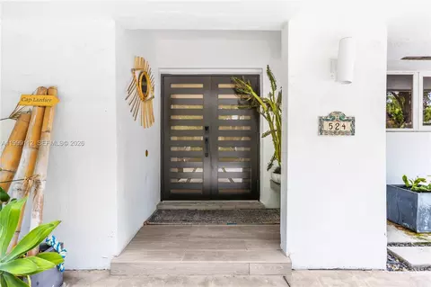 Entry Way - 524 Warren Ln, Key Biscayne, FL 33149 photo 2 of 2
