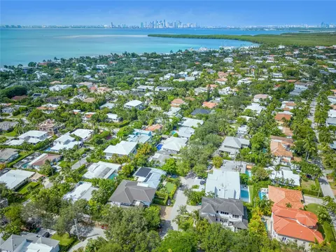 View/Area - 524 Warren Ln, Key Biscayne, FL 33149 photo 8 of 12