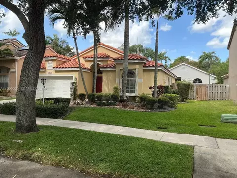 2724 Cayenne Ave, Hollywood, FL 33026