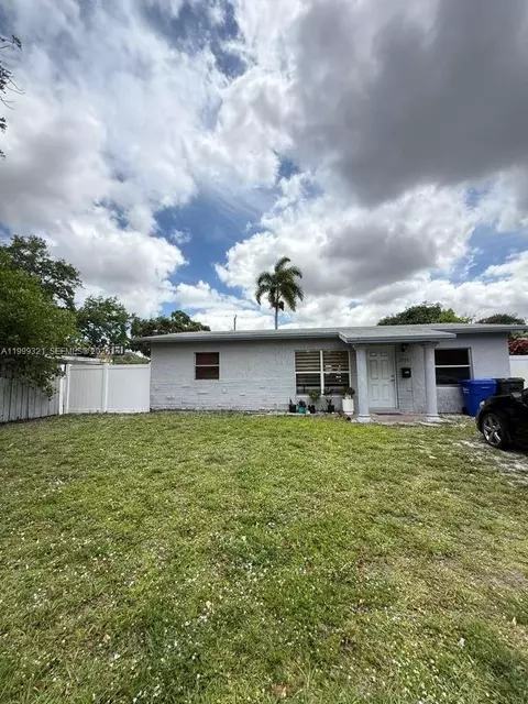 6708 Raleigh St, Hollywood, FL 33024