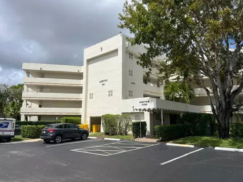 3186 Via Poinciana #211, Lake Worth, FL 33467