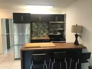 323 Washington Ave #4, Miami Beach, FL 33139