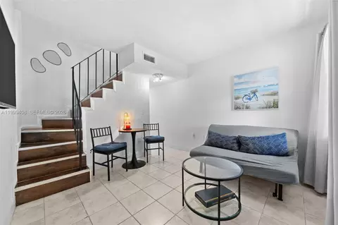 515 SW 3rd St #6, Miami, FL 33130